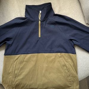 The northface small windbreaker